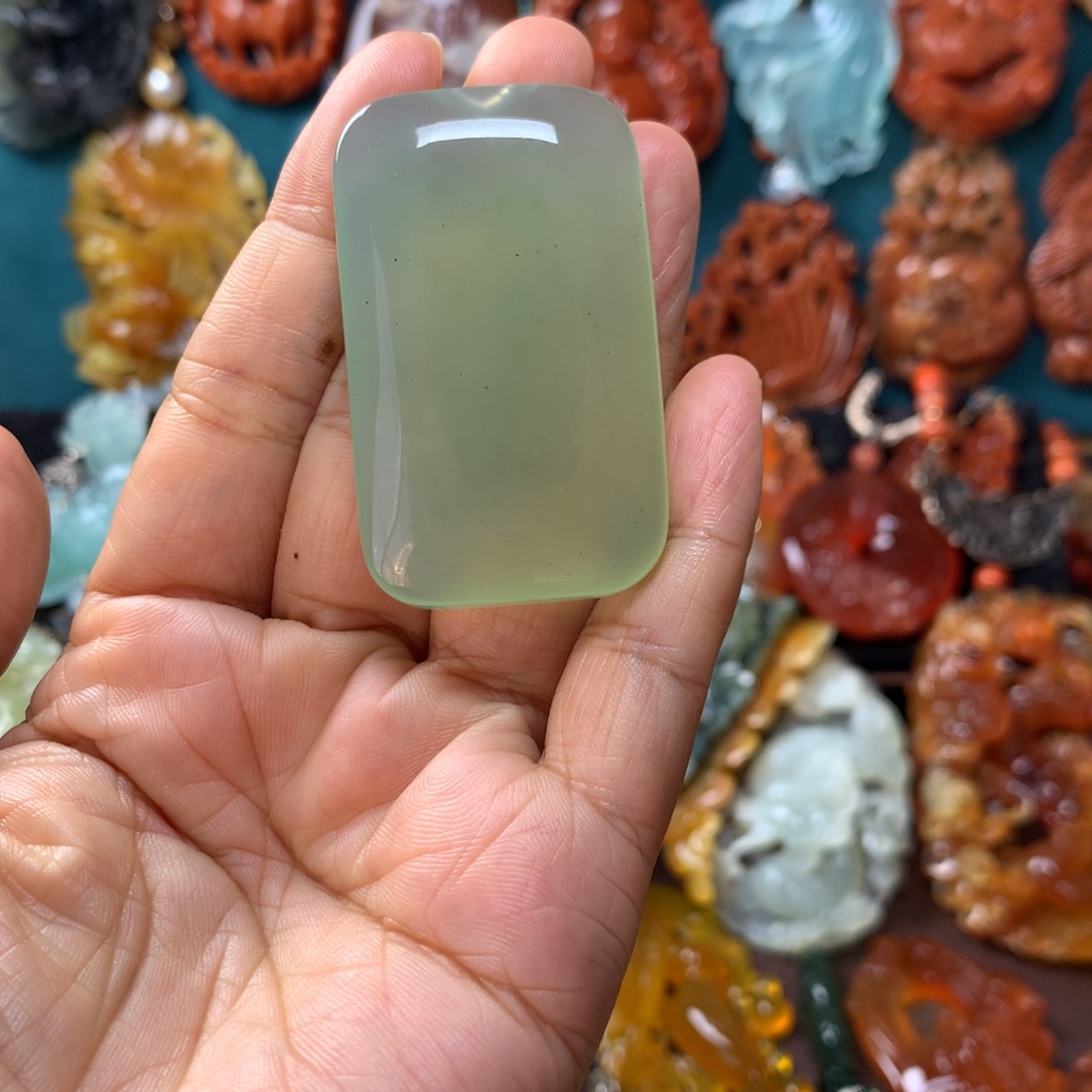 蛇纹石玉挂坠未镶嵌