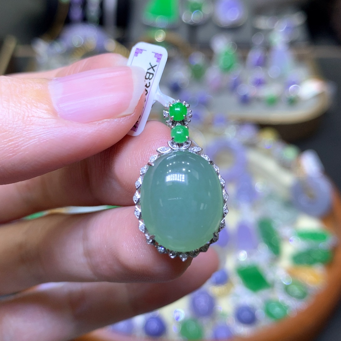 【闪购商品】翡翠颈饰18K金镶嵌翡翠吊坠项链