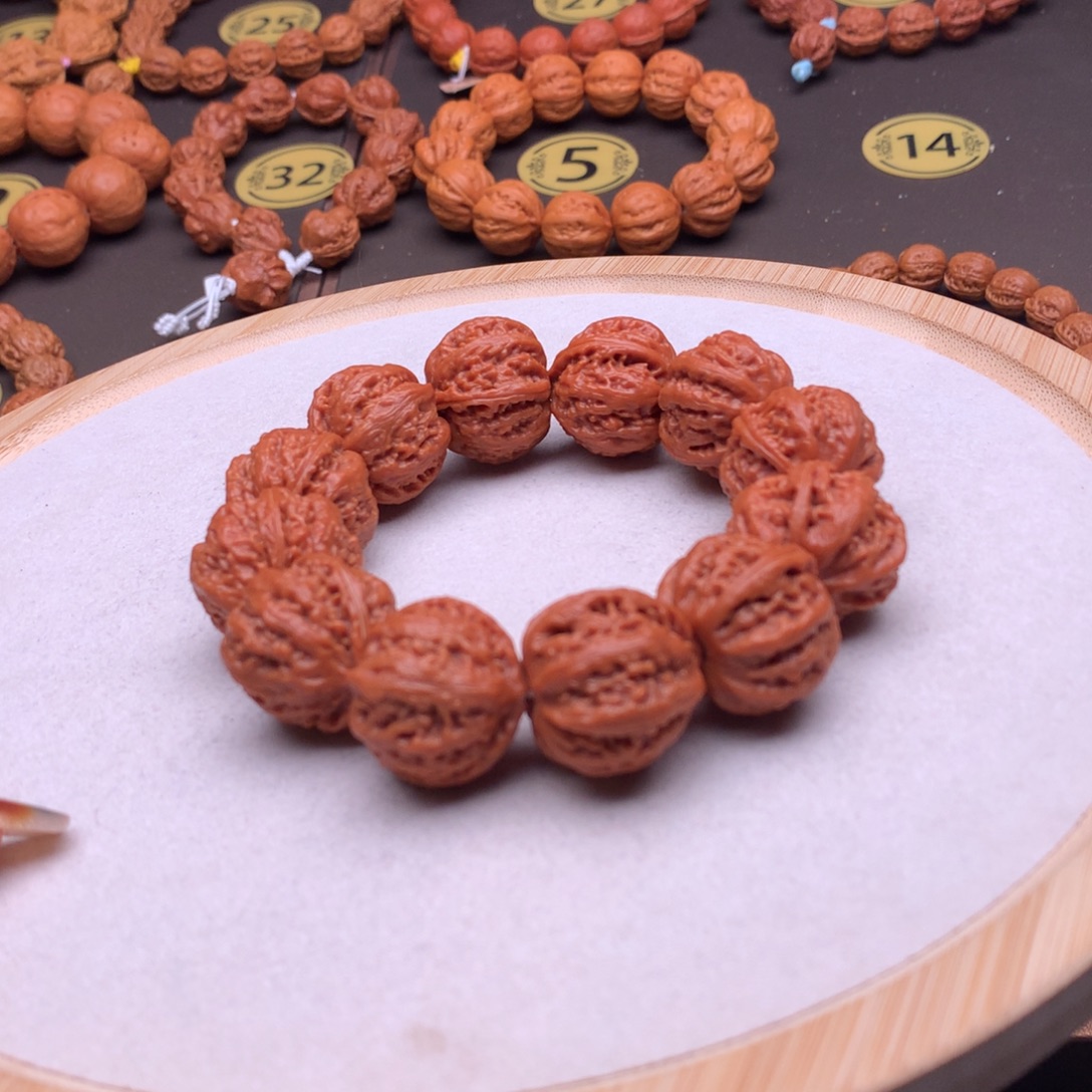小***c文玩核桃手串八棱