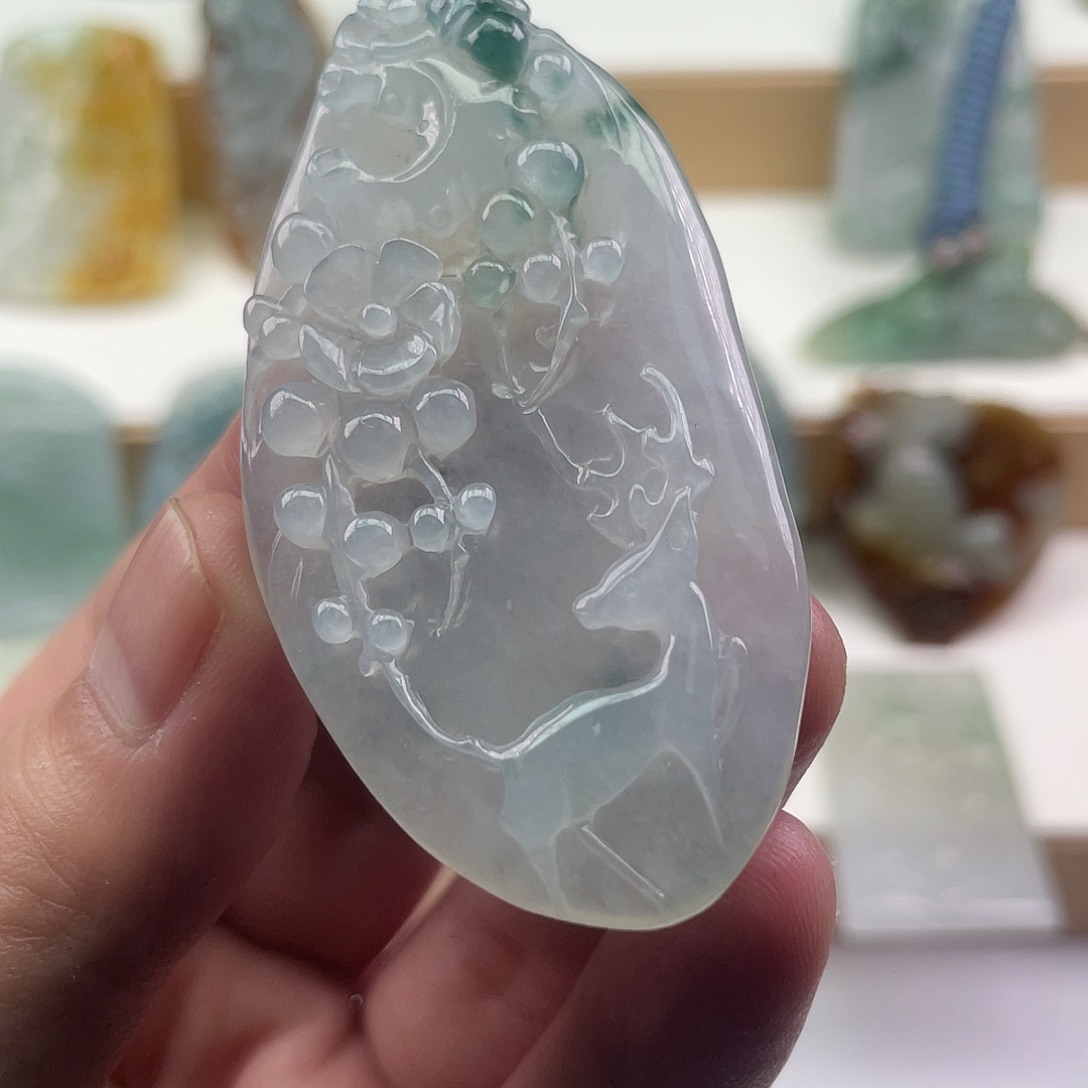 翡翠未镶嵌颈饰鹿牌