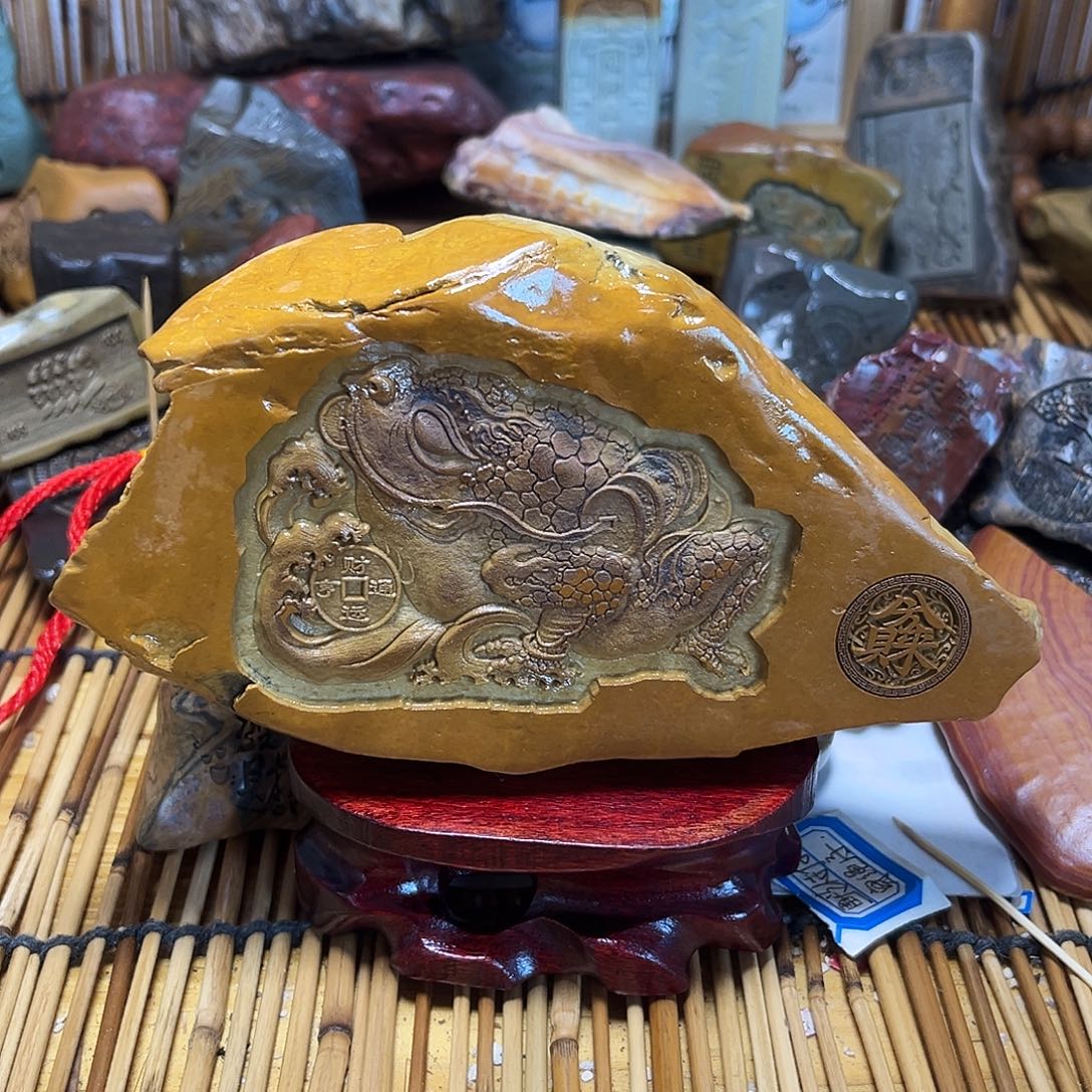 新疆原石雕刻手把件