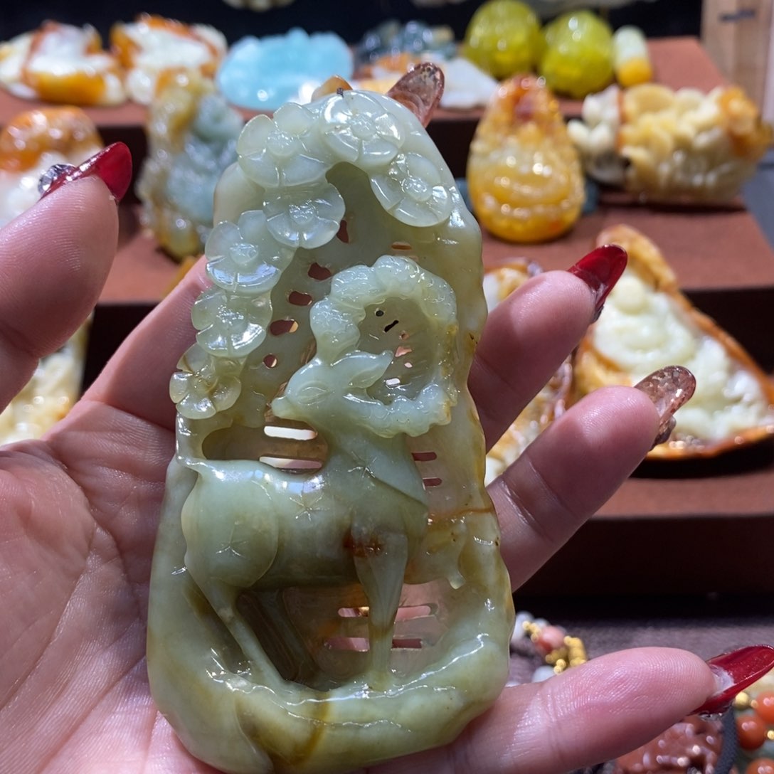 蛇纹石玉颈饰未镶嵌