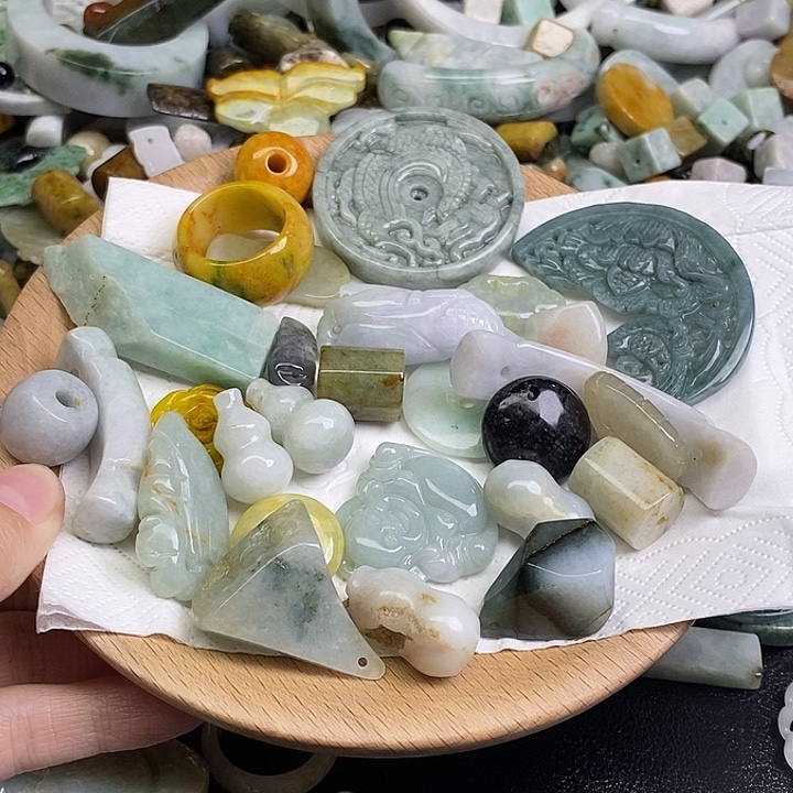 翡翠未镶嵌颈饰天然翡翠61