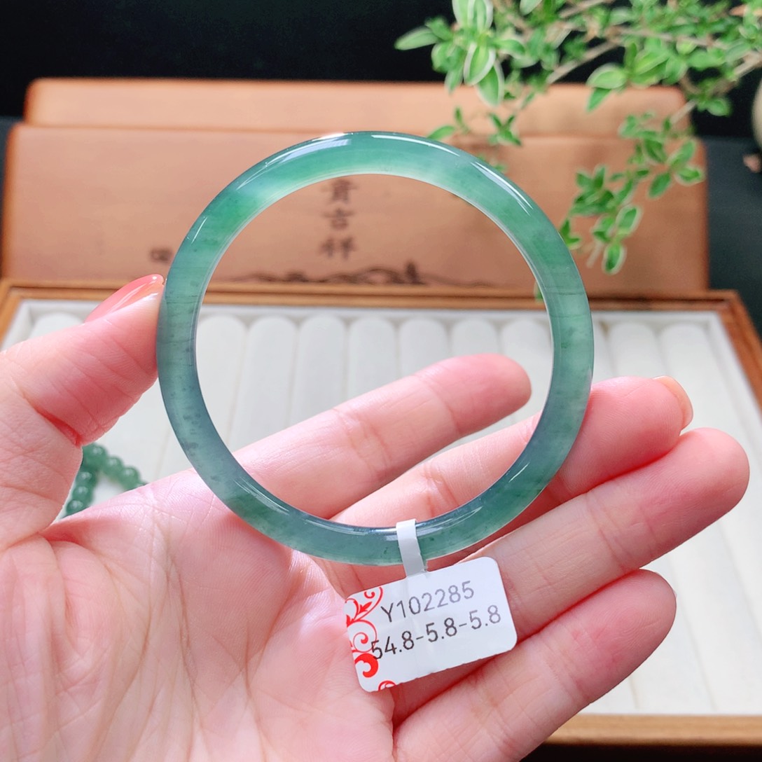 未镶嵌手镯（圆镯）翡翠
