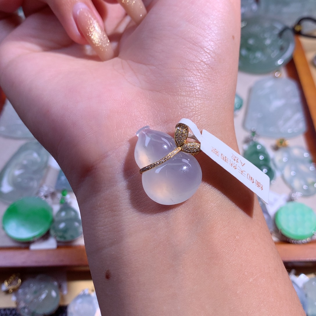 翡翠吊坠(不含链)18K金镶嵌