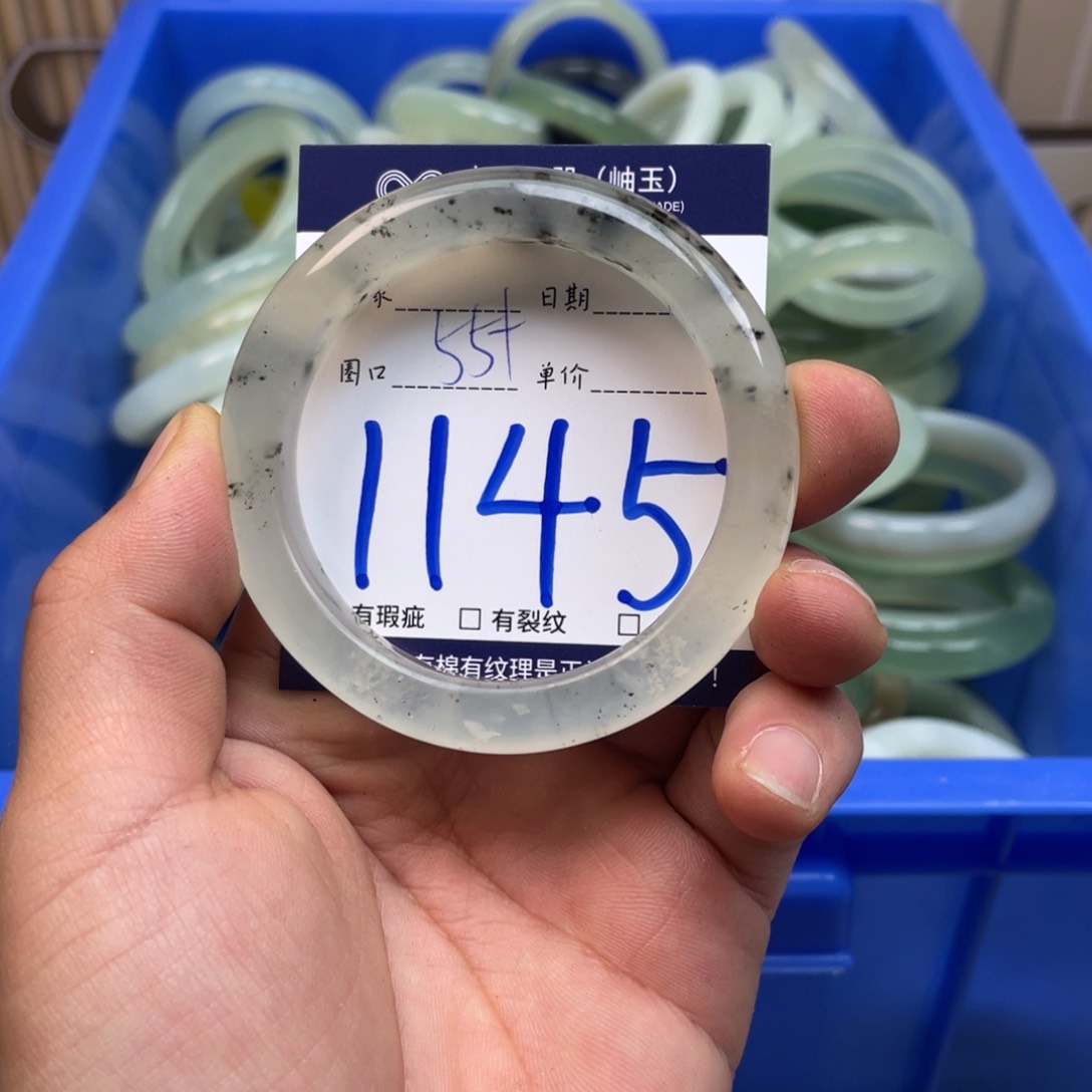 岫玉手镯手镯未镶嵌