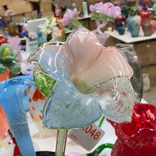 琉璃花瓶高45厘米宽9厘米