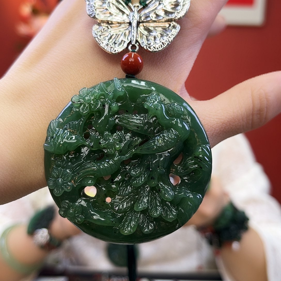 和田玉（碧玉）颈饰未镶嵌孔雀