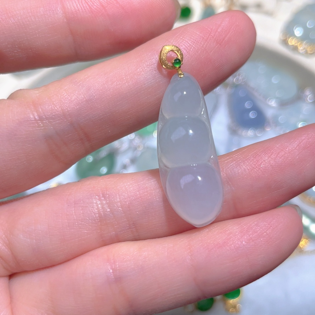 翡翠颈饰18K金镶嵌翡翠