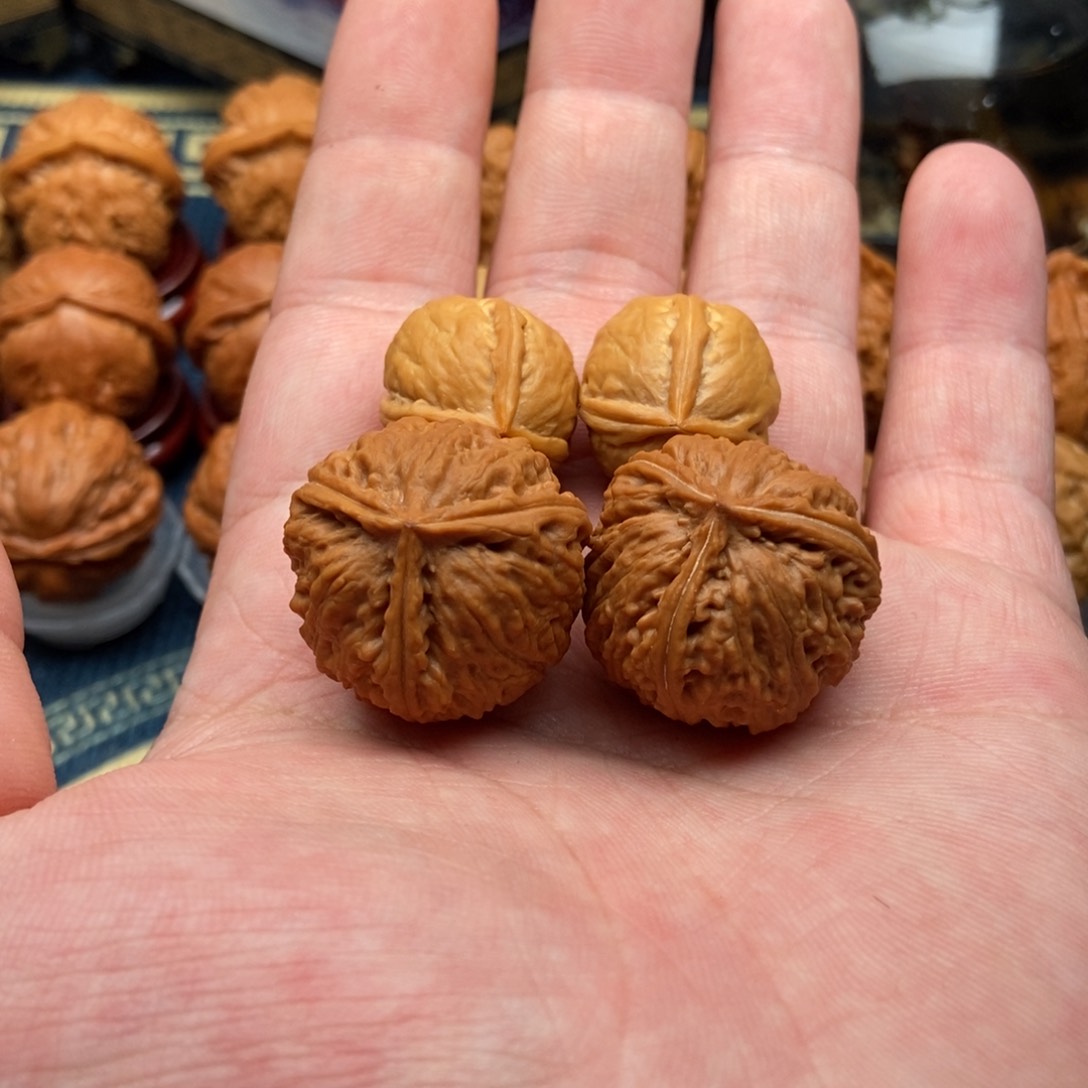 文玩核桃把件?**?三棱