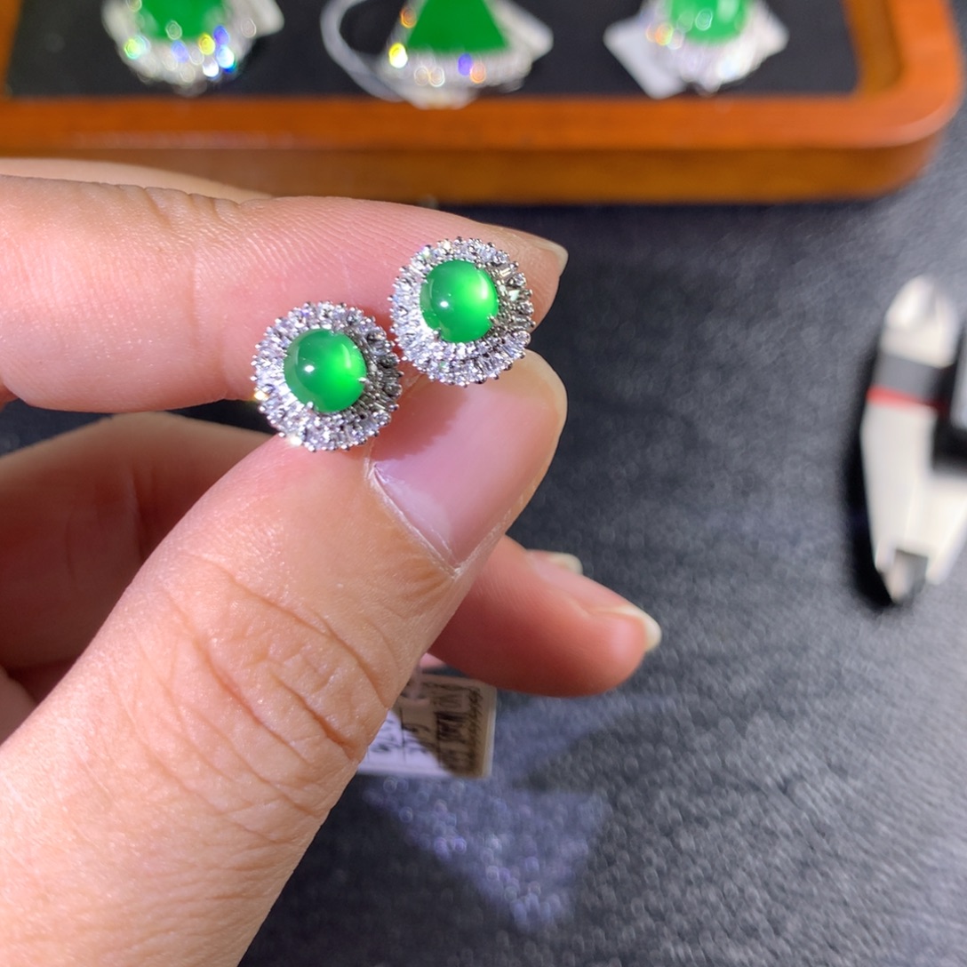 翡翠18K金镶嵌耳饰翡翠