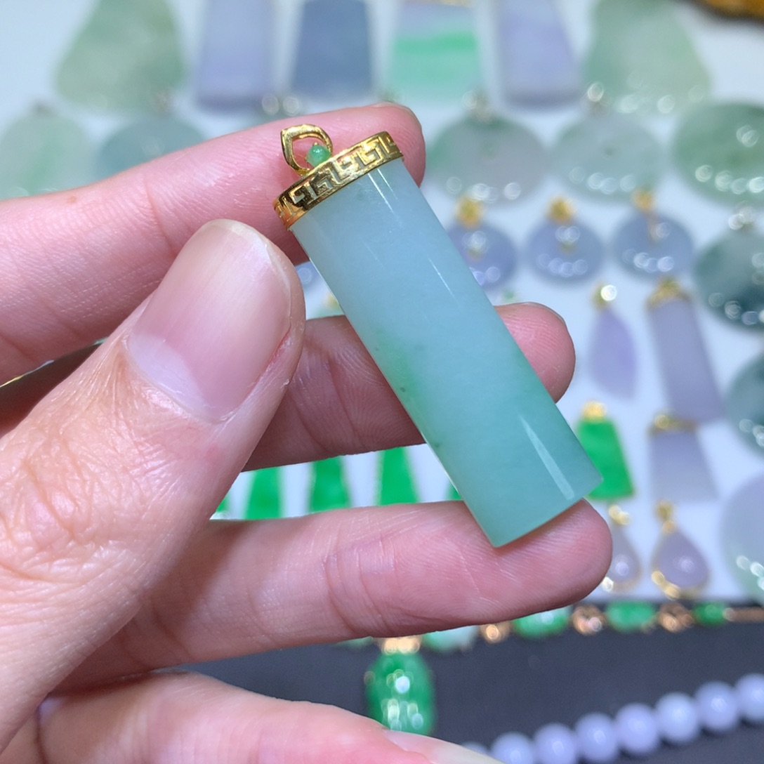 翡翠吊坠(不含链)18K金镶嵌