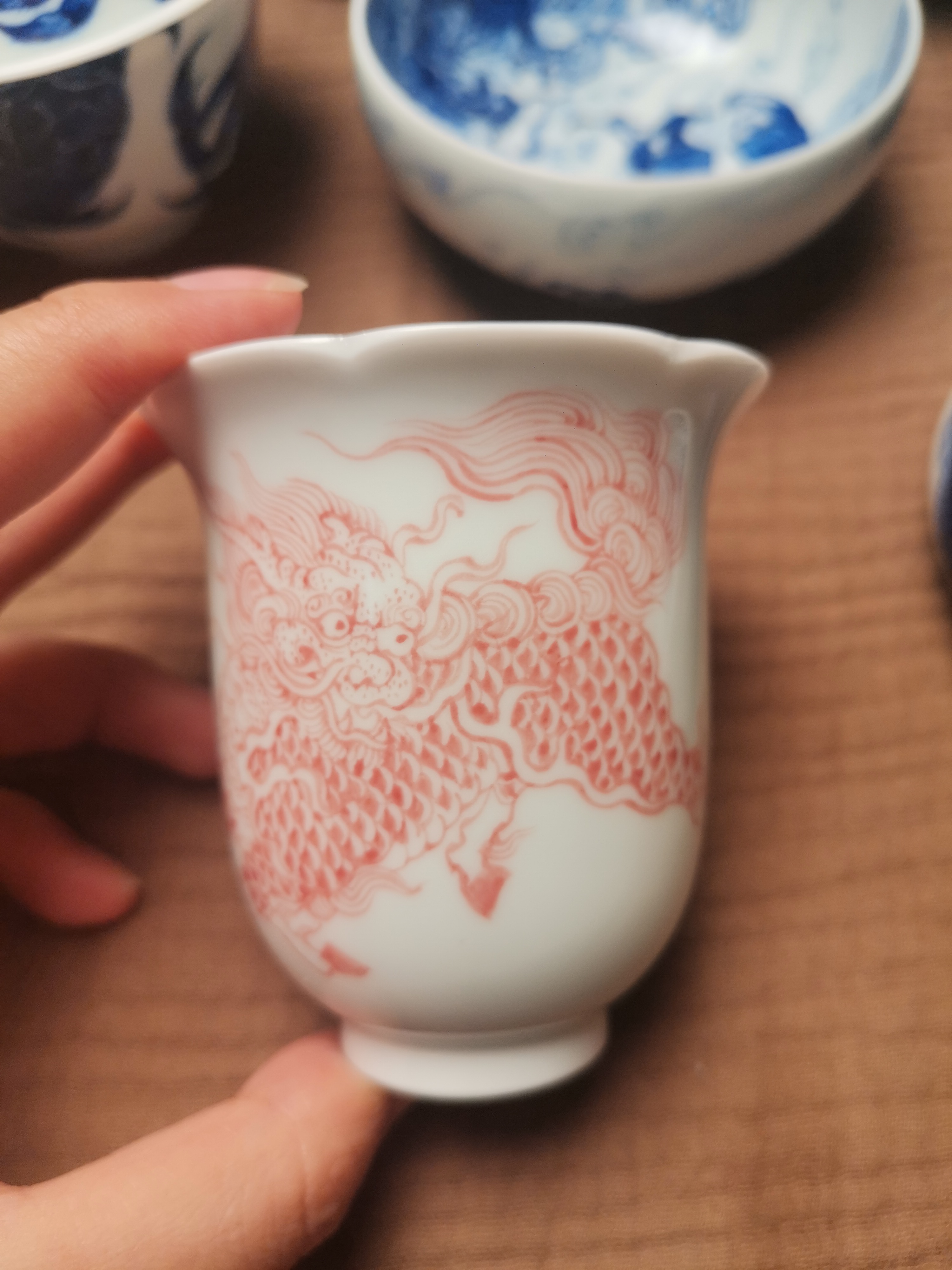 景德镇手绘釉下红葵口闻香杯