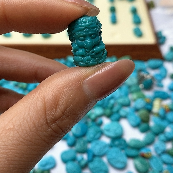 绿松石颈饰未镶嵌