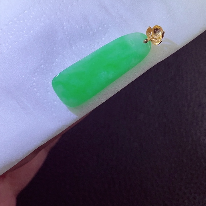 翡翠18K金镶嵌颈饰翡翠