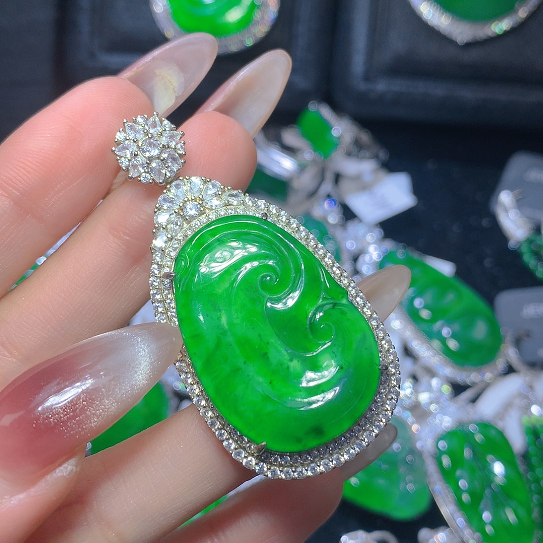 翡翠颈饰银S925镶嵌翡翠