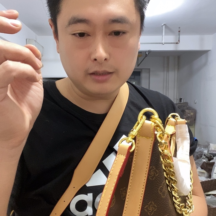 鳄鱼皮（革）犏牛皮（革）