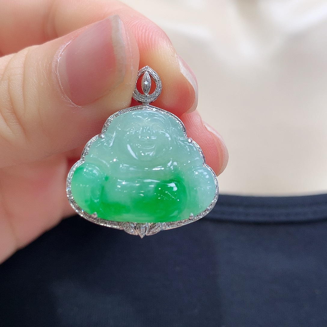 翡翠18K金镶嵌颈饰佛公