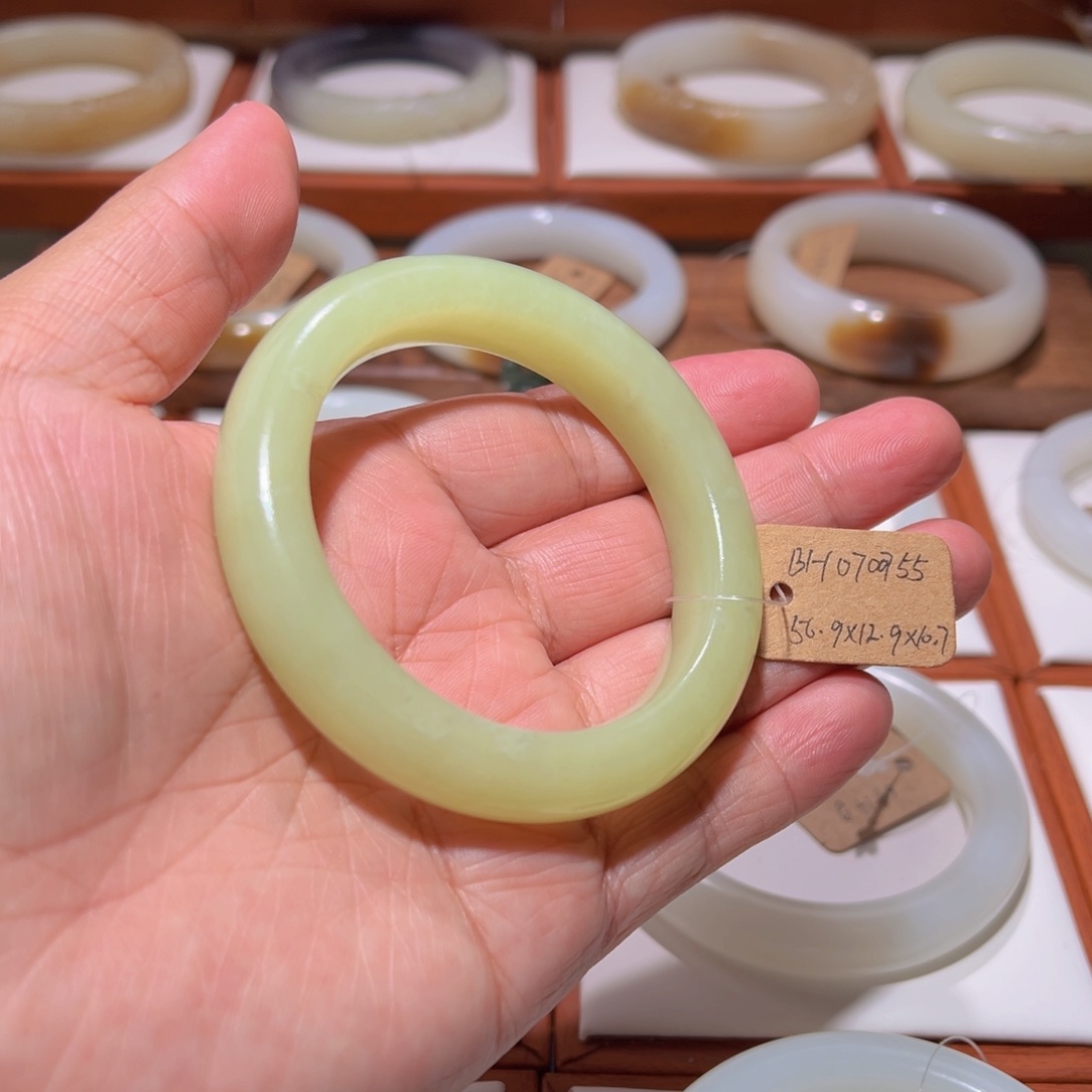 和田玉（黄玉）手镯未镶嵌