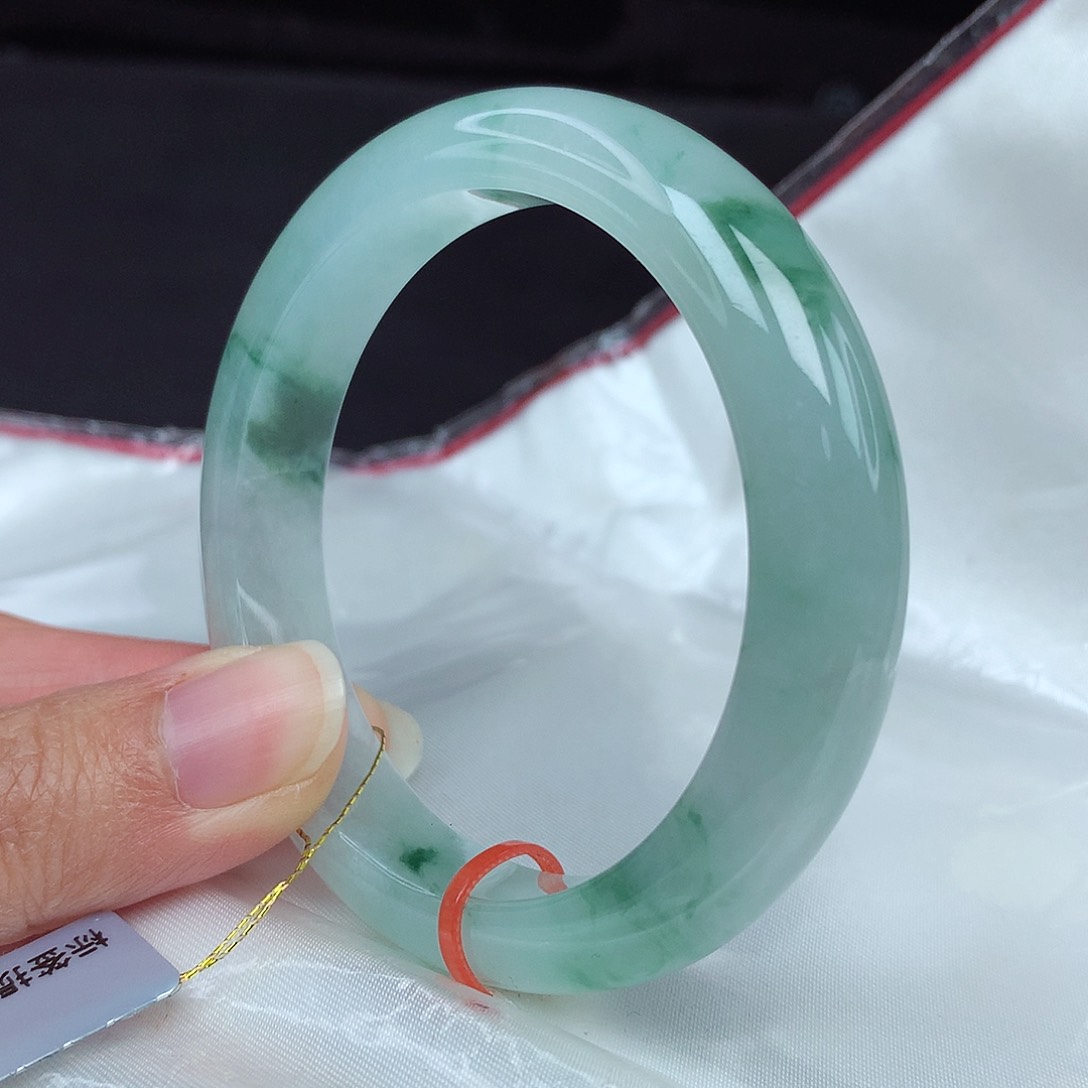 翡翠手镯未镶嵌53圈0438