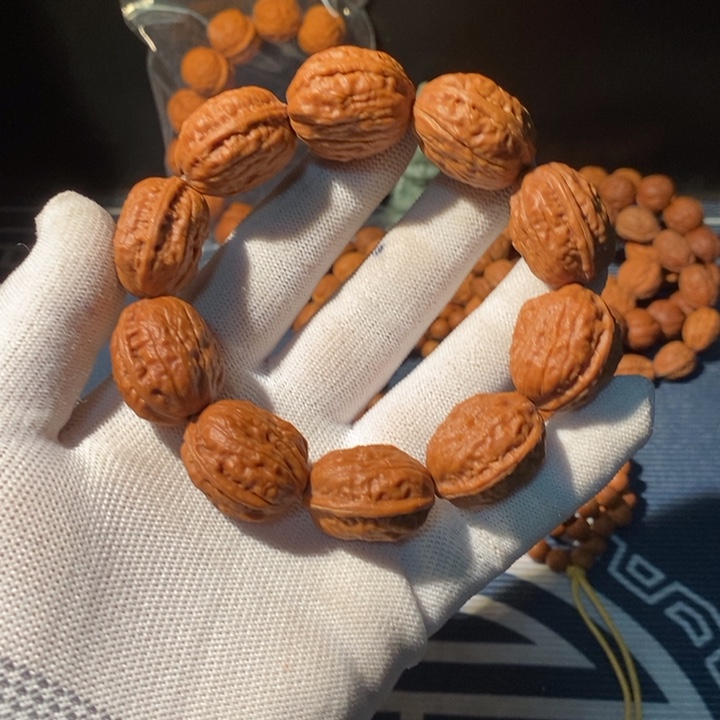 文玩核桃手串……32