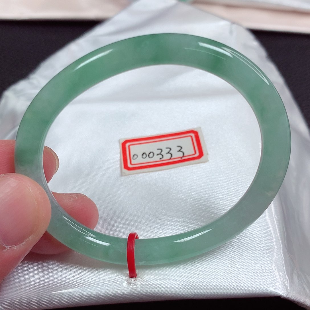 翡翠手镯未镶嵌天然翡翠手镯