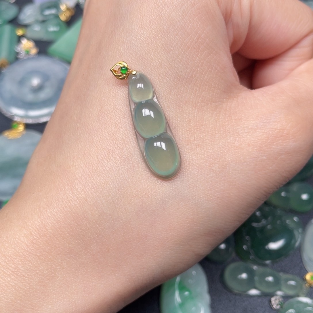 翡翠颈饰18K金镶嵌翡翠