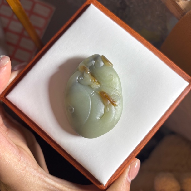 精品新疆和田玉且末糖黄羊羊如意挂件俏色精雕 尺寸46×