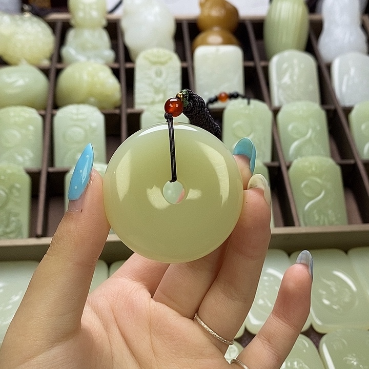 昆仑石平安扣吊坠