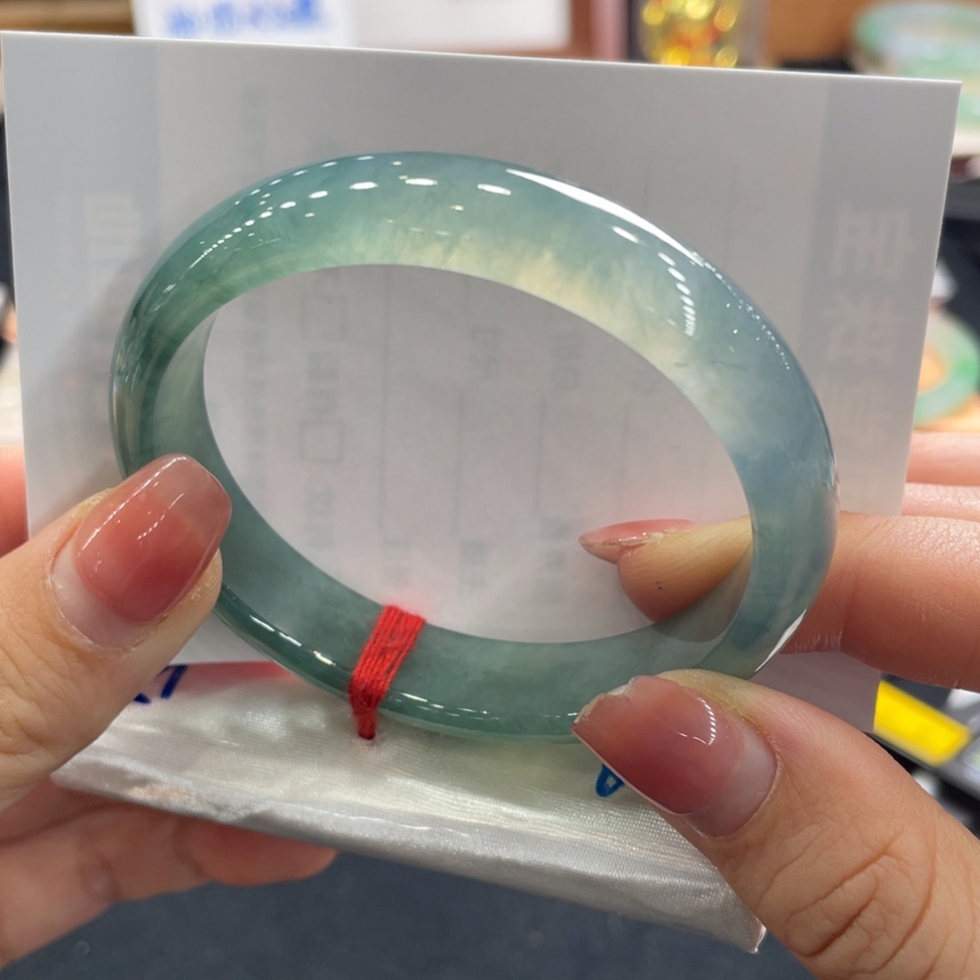 翡翠手镯未镶嵌55贵