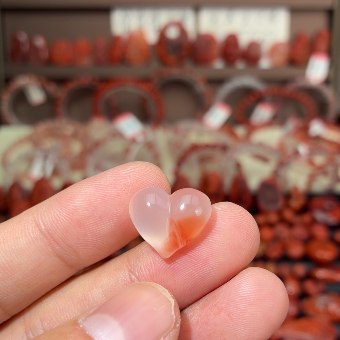 南红玛瑙未镶嵌颈饰屁桃心