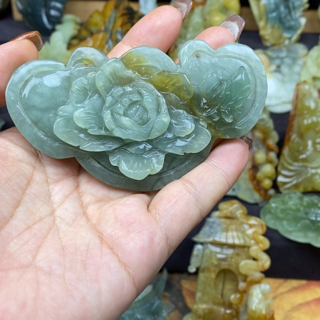 蛇纹石玉颈饰未镶嵌