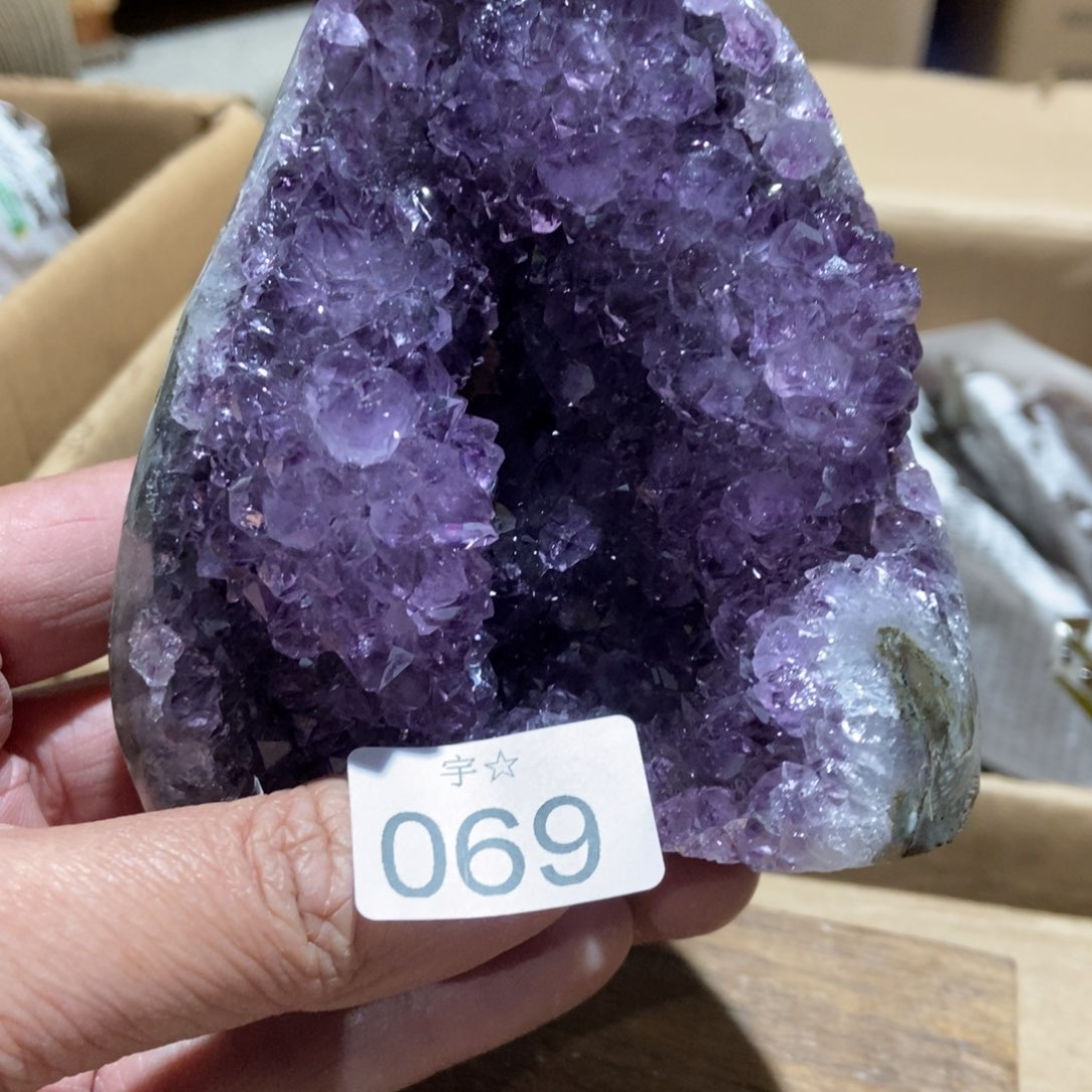 紫晶天然水晶摆件未镶嵌