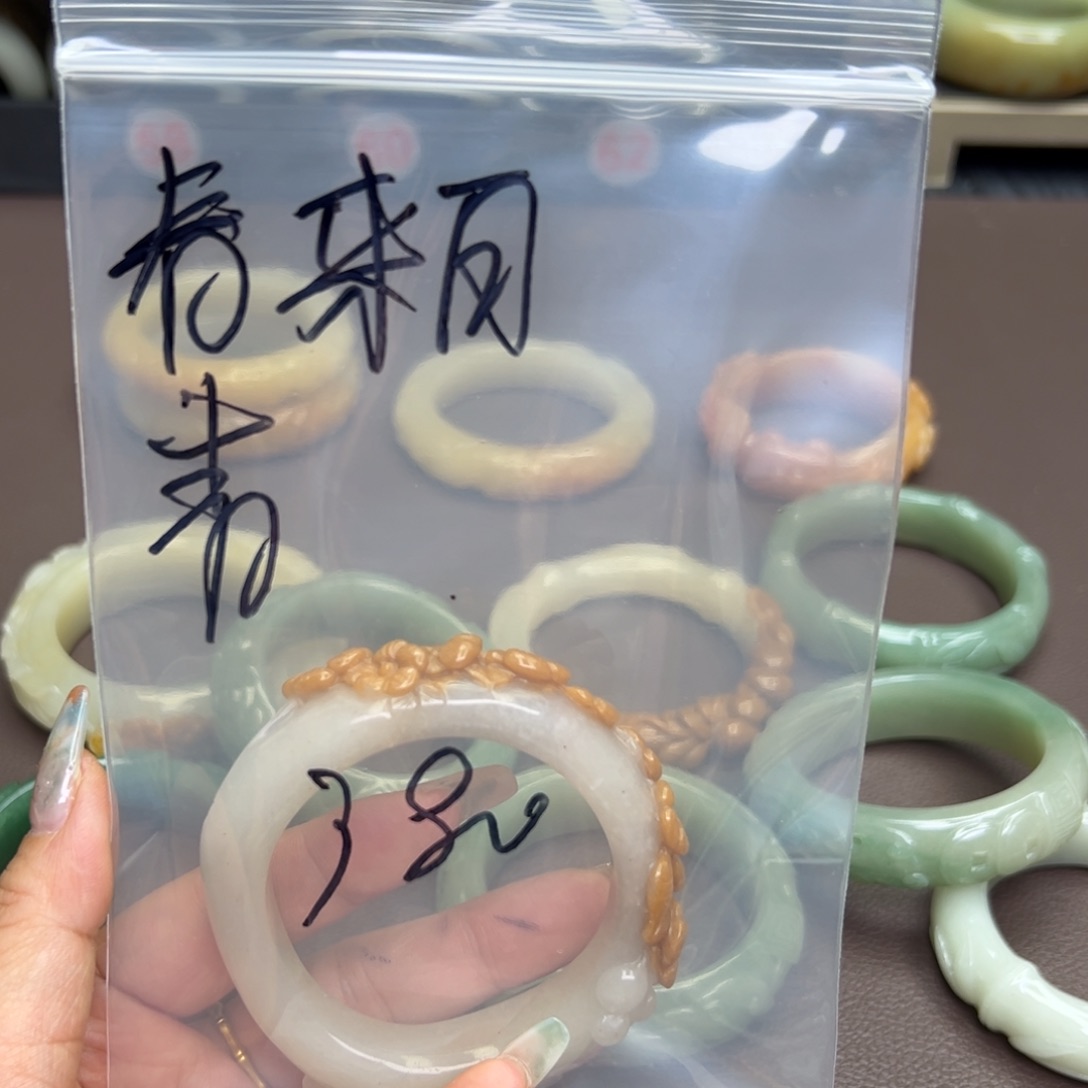 石英质玉手镯未镶嵌春***青