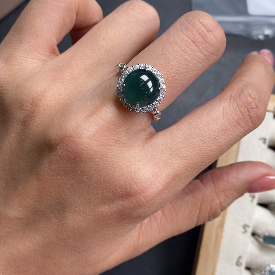 翡翠颈饰未镶嵌翡翠