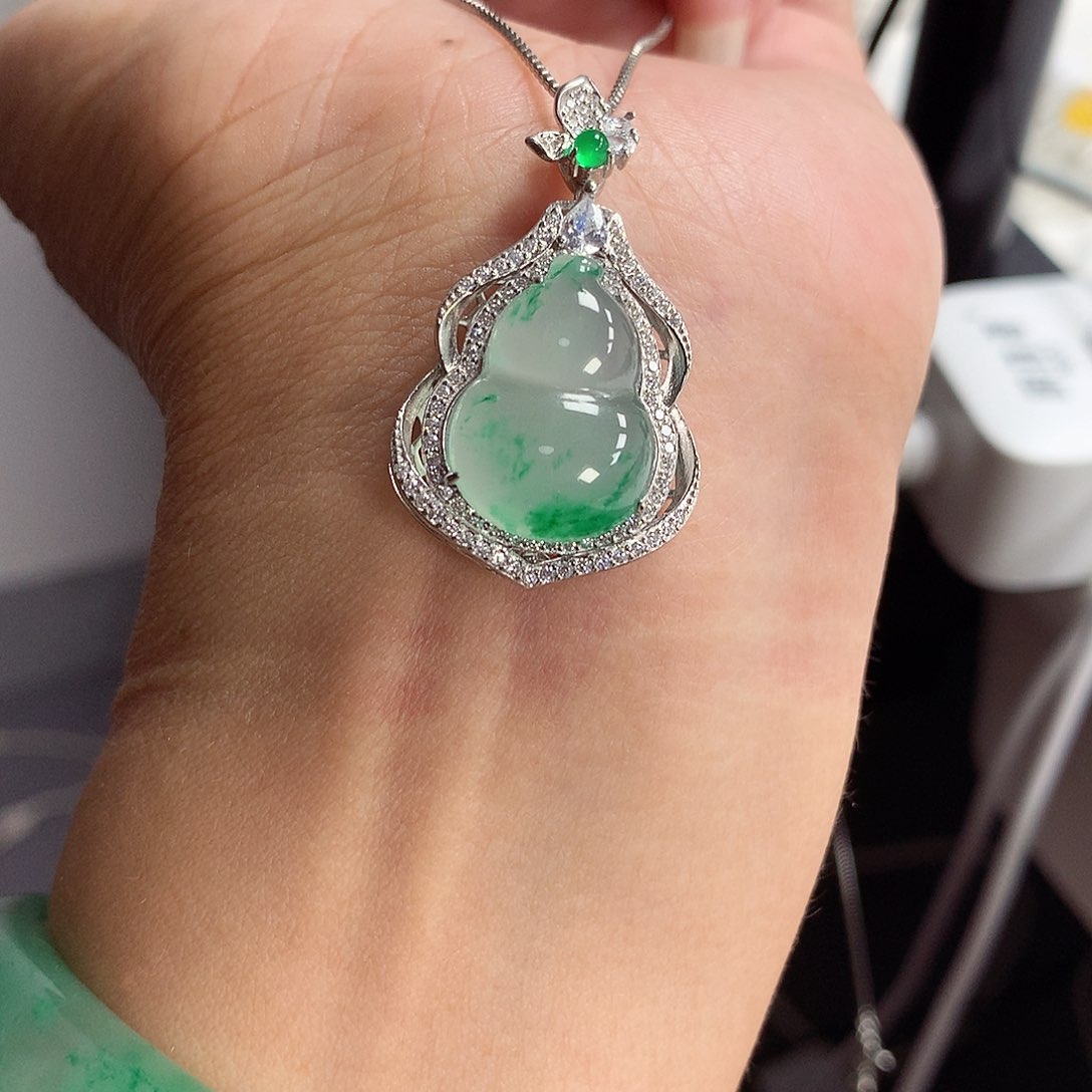 石英质玉（非洲翠）吊坠银S925镶嵌