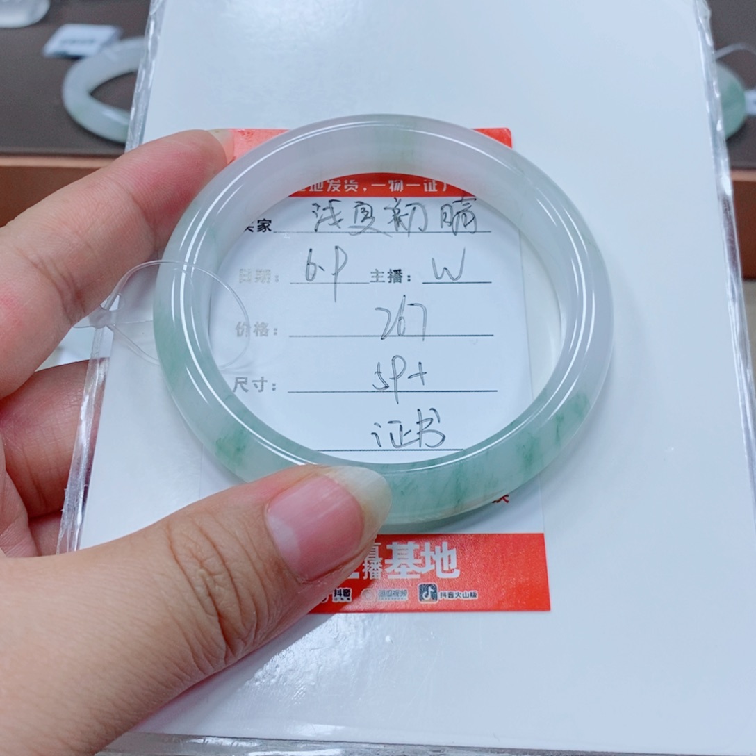 石英质玉手镯未镶嵌?****