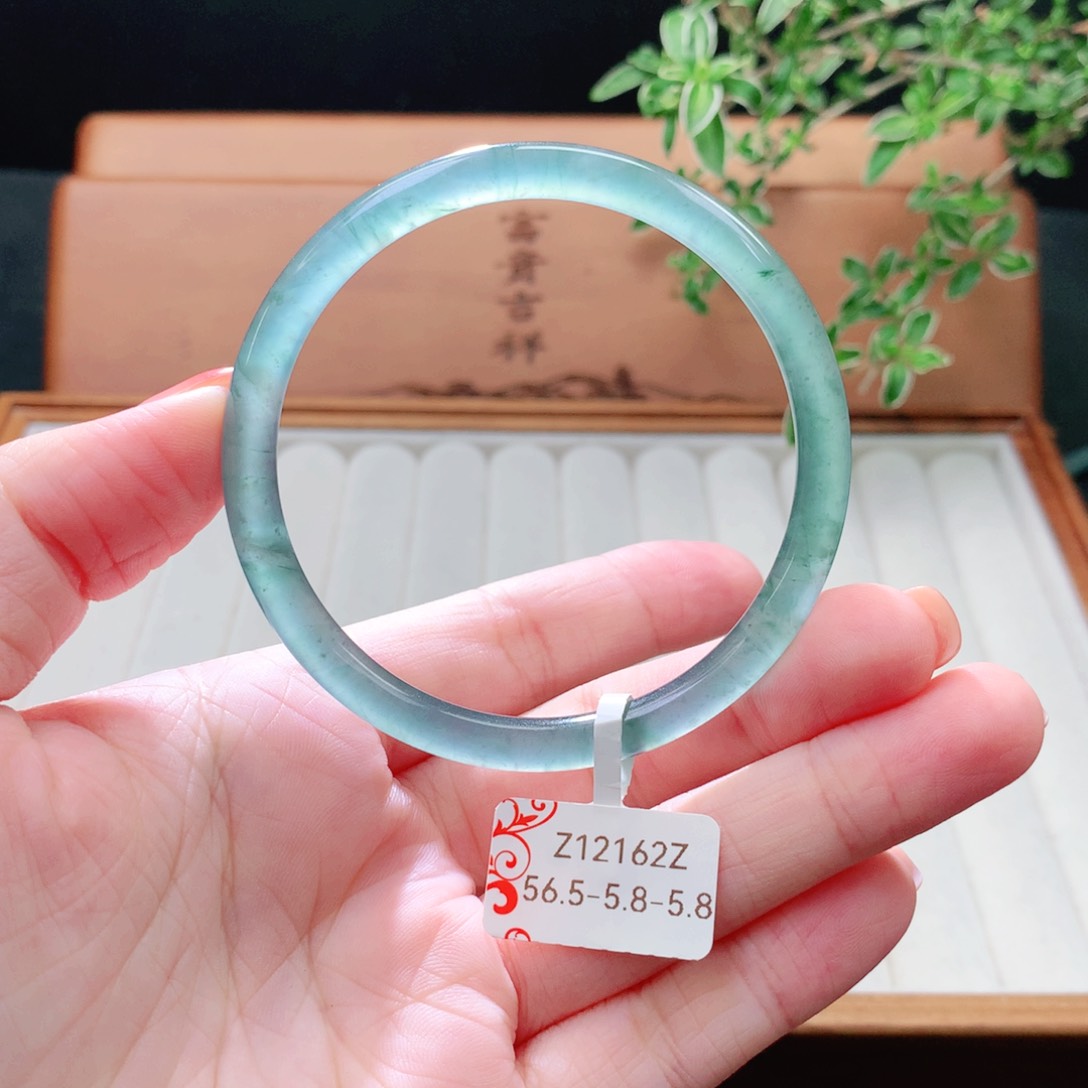 未镶嵌手镯（圆镯）翡翠