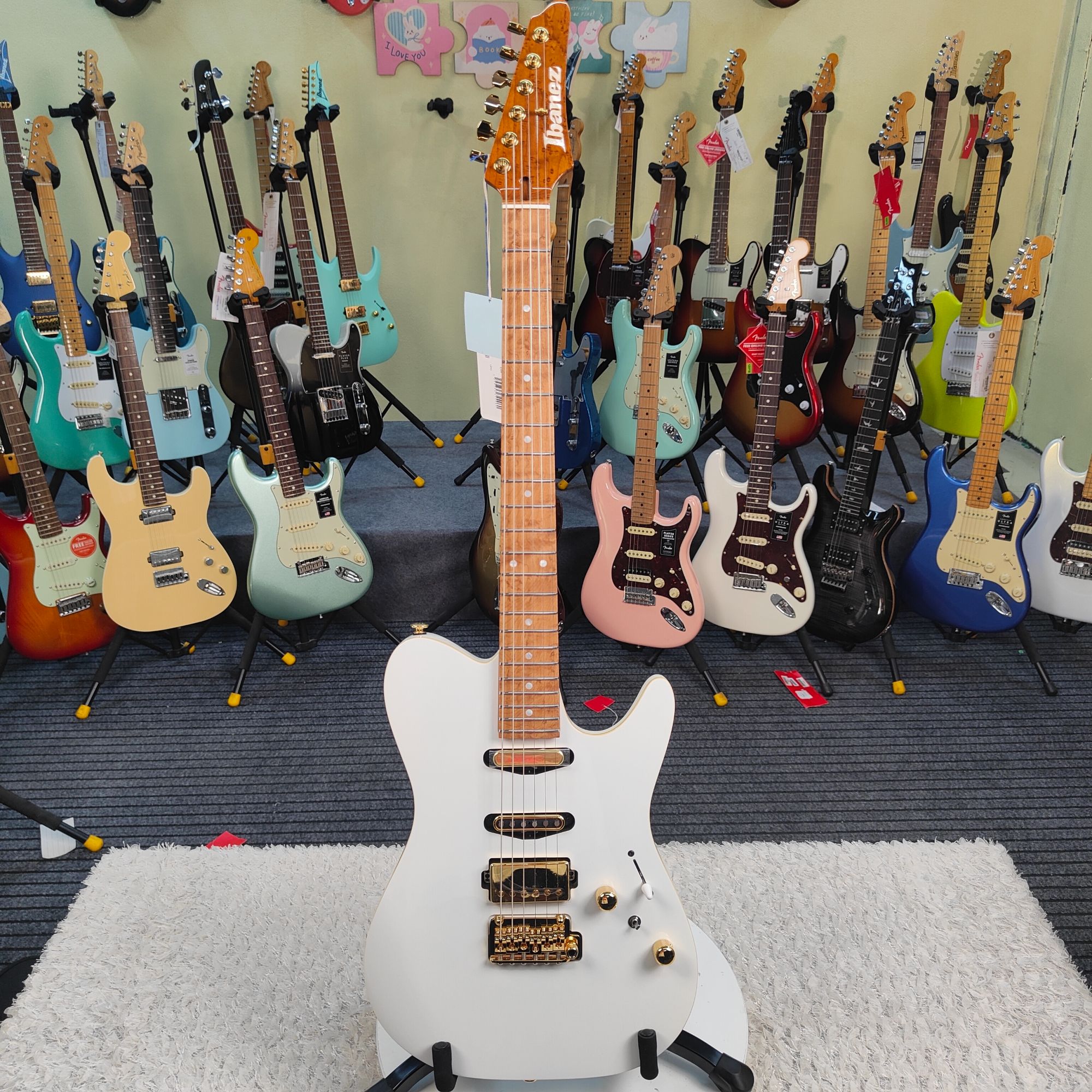 特价微瑕ibanez依斑娜日产LB1-WH 金色配件 白色电吉他