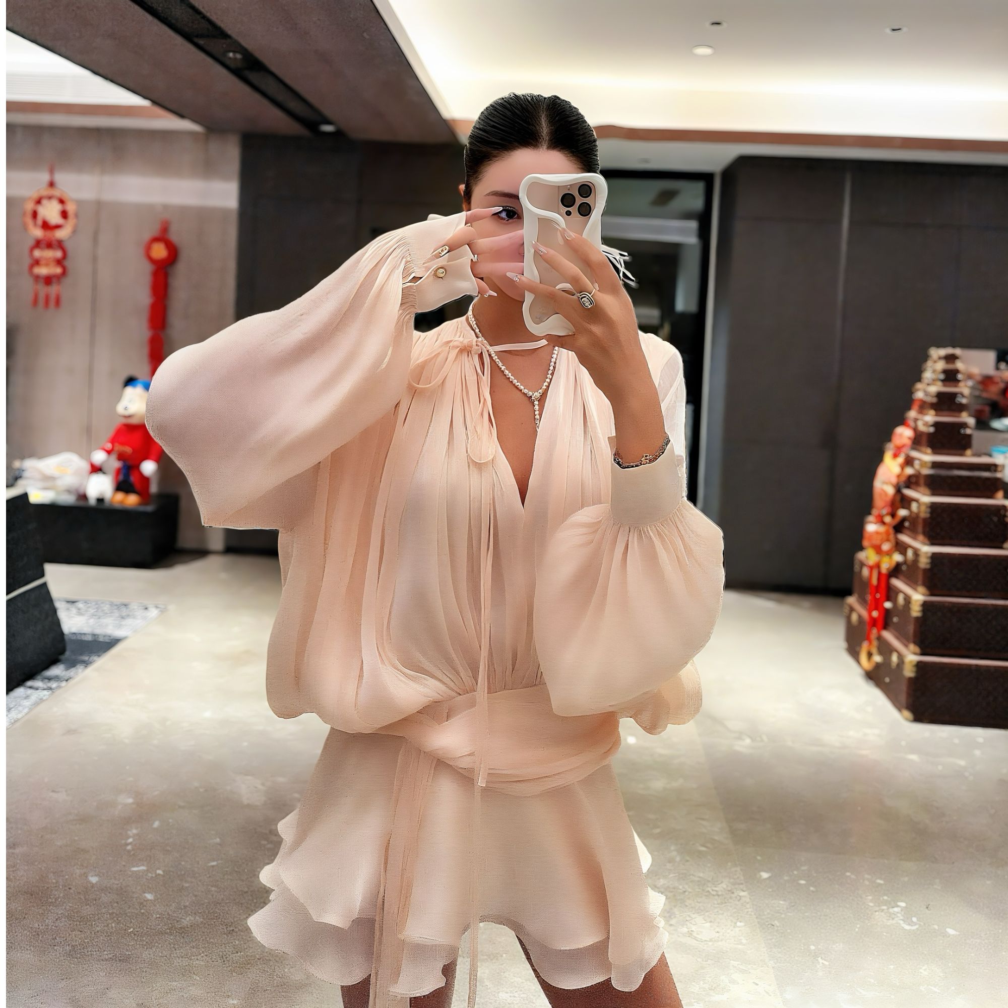 DOUWU【莫泰女神】淡粉色满身褶褶蓬蓬袖短款连衣裙LYQ13319