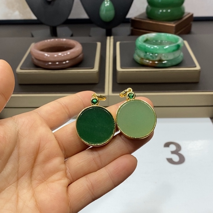 东陵石手镯未镶嵌