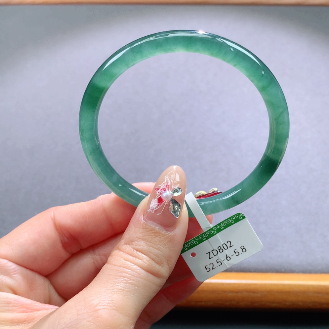 翡翠手镯未镶嵌天然翡翠手镯