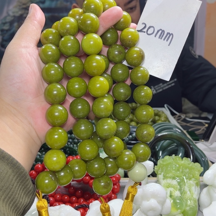 蛇纹石玉手持多样性发货未镶嵌