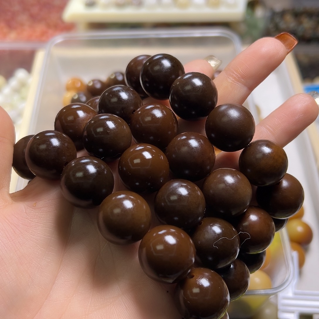 白玉菩提吊坠瑕疵19黑金圆1条有坏有裂