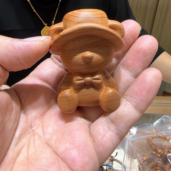 崖柏戴帽子的小熊把件