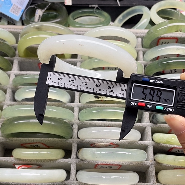 未镶嵌蛇纹石玉手镯93