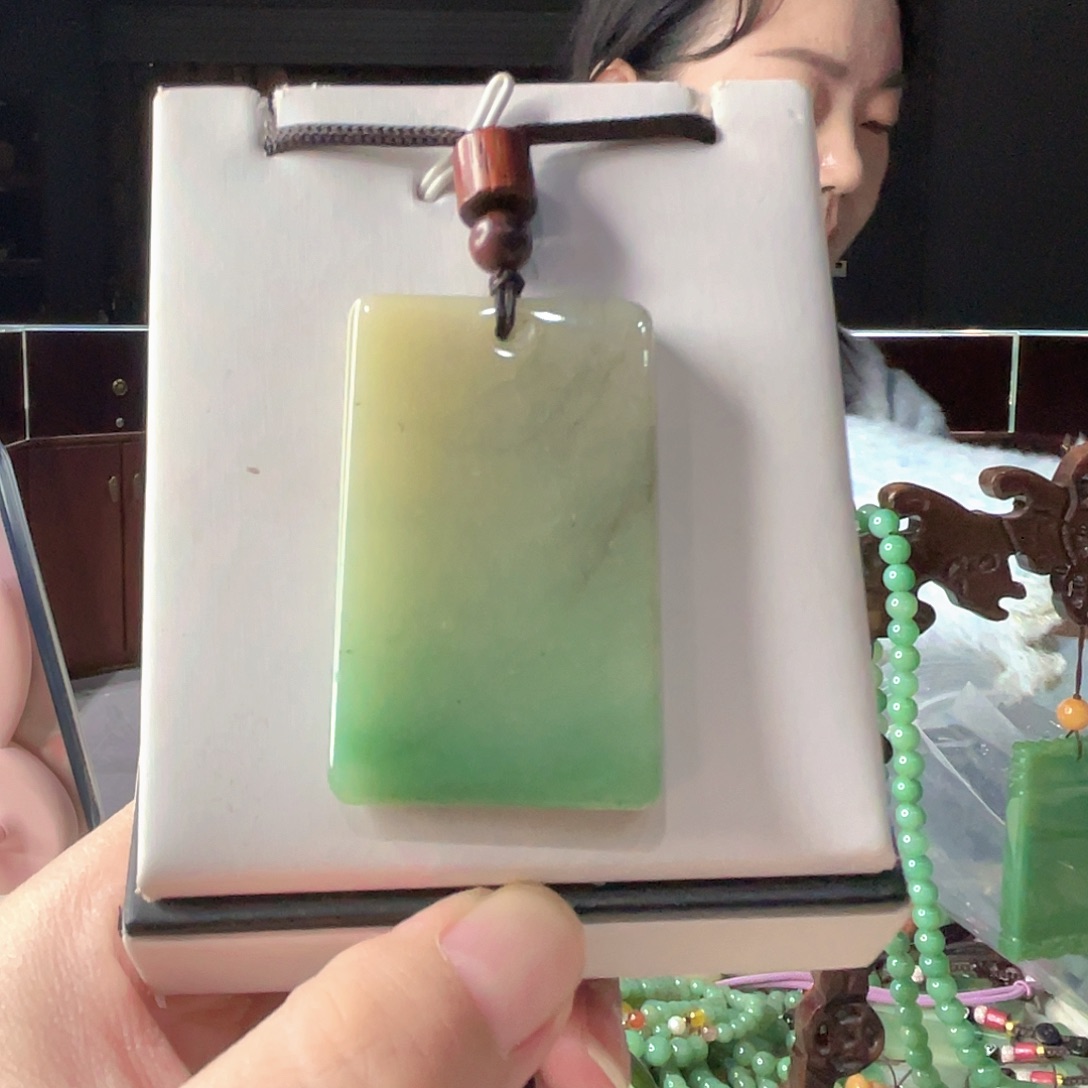 密玉（石英质玉）未镶嵌颈饰