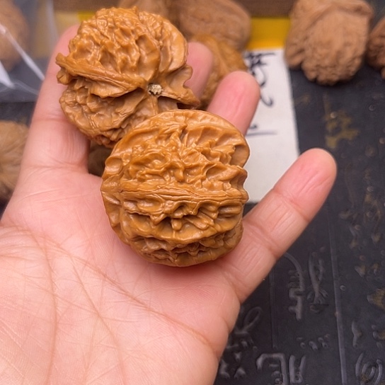 文玩核桃吊坠苹果