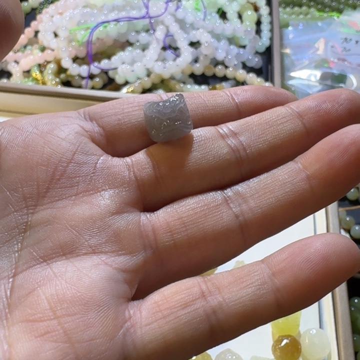 和田玉手镯未镶嵌诶****！