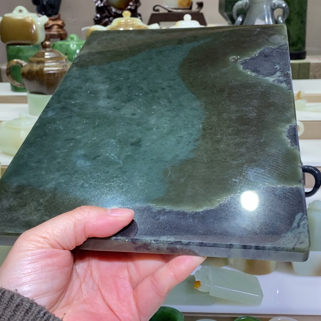 和田玉把件未镶嵌碧玉茶盘